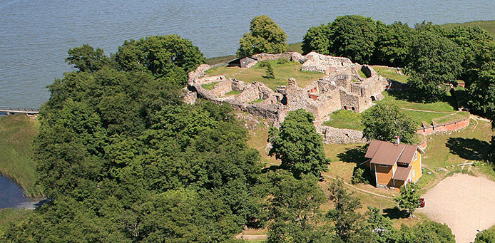 sights & culture — Kuusisto Bishop's Castle Ruins